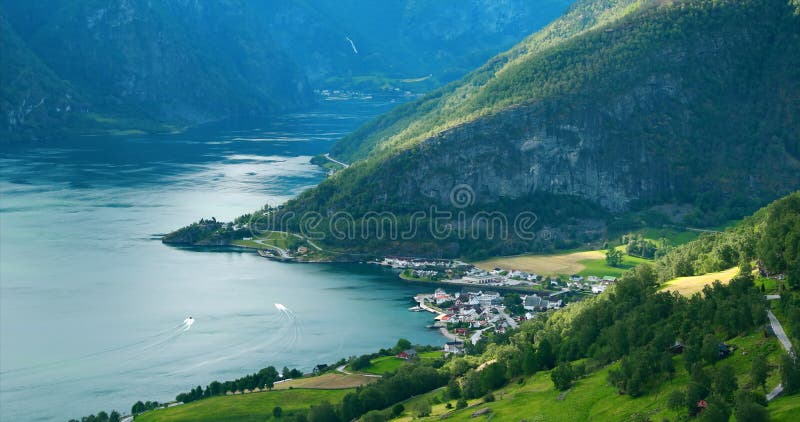 Norway. Panoramaaussicht auf den fantastischen Fjord sang og fjordane. sommerlich