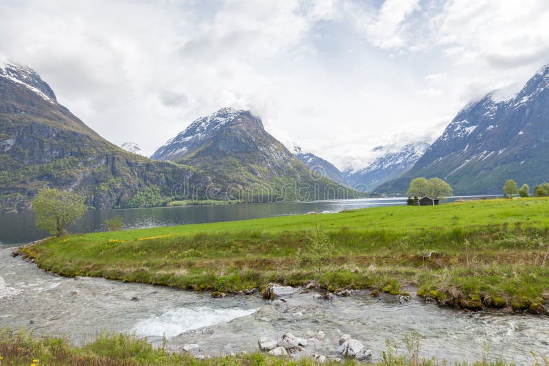 Download Norweski fjord obraz stock. Obraz złożonej z norwegia - 57661571