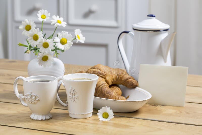 https://thumbs.dreamstime.com/b/nostalgic-meal-croissants-flowers-vintage-style-table-setting-continental-euopean-snack-breakfast-daisy-enamel-pot-hot-178633033.jpg