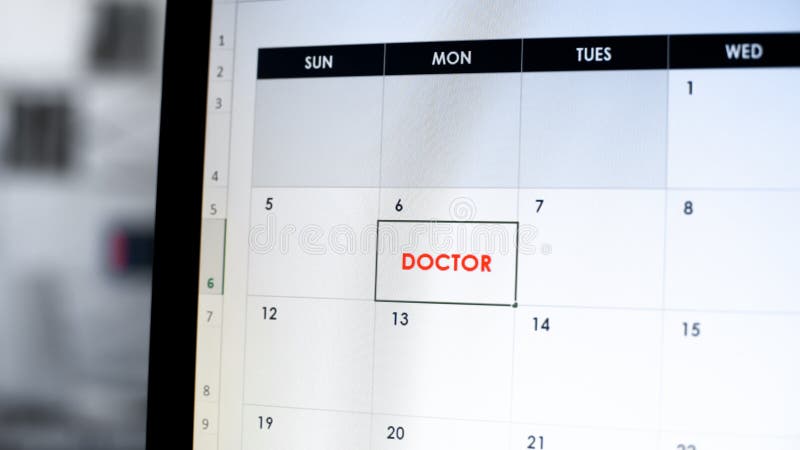 Nota del médico en el calendario en línea en la pantalla del PC, atención médica, solicitud del organizador foto de archivo Nota del médico en el calendario en línea en la pantalla del PC, atención médica, solicitud del organizador foto de archivo