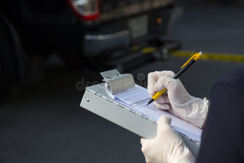 Nota della scena del crimine e bacground del veicolo immagini stock libere da diritti Nota della scena del crimine e bacground del veicolo immagini stock libere da diritti