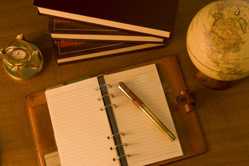 Biglietto sulla scrivania fotografia stock