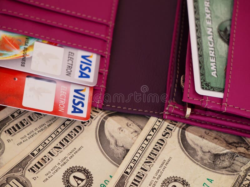 Notas de dólar dos E.U. e cartões de crédito fotos de stock Notas de dólar dos E.U. e cartões de crédito fotos de stock