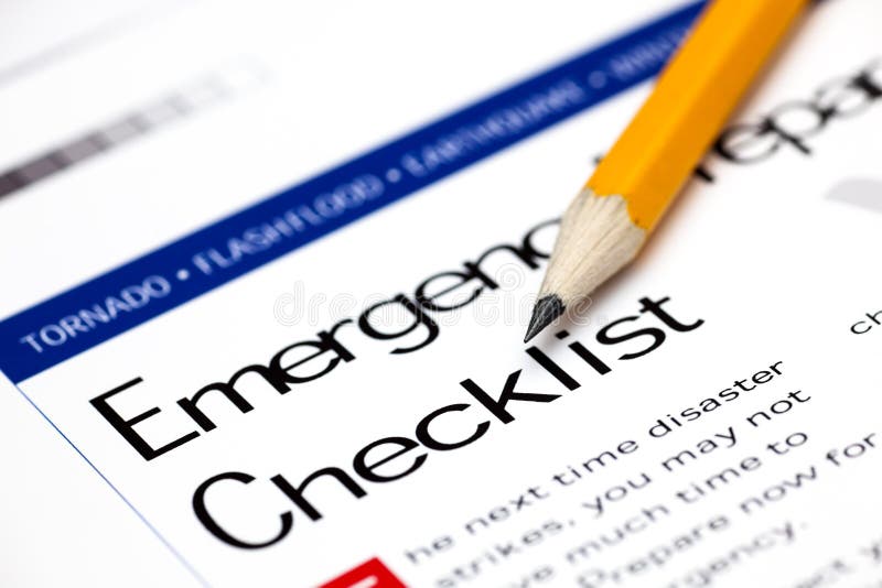 Notbereitschafts-Checkliste mit gelbem Bleistift lizenzfreies stockfoto Notbereitschafts-Checkliste mit gelbem Bleistift lizenzfreies stockfoto