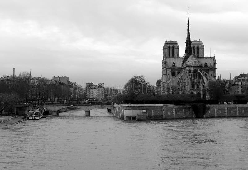 Notre Dame de Paris y el SE imagenes de archivo Notre Dame de Paris y el SE imagenes de archivo