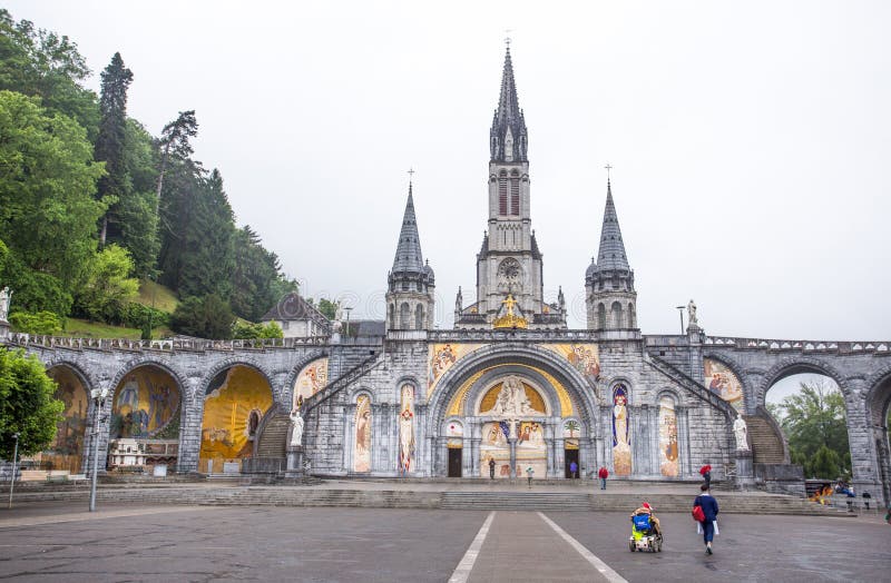 Notre Dame Du Rosaire De Lourdes Basilica of Our Lady of the Rosary the ...