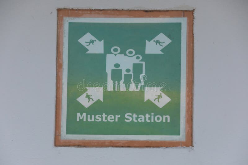 Notrufzeichen für den Sammelplatz für Kreuzfahrtschiffe für Gast und Besatzung lizenzfreie stockfotografie