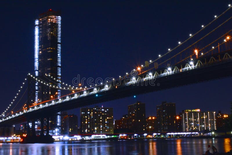 Notte del ponte di Manhattan fotografia stock libera da diritti Notte del ponte di Manhattan fotografia stock libera da diritti