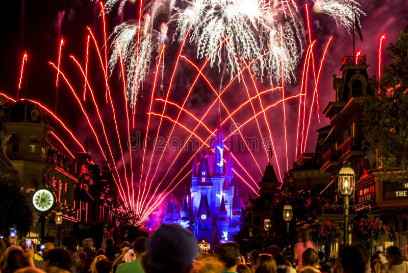 Notte II di Disney Orlando Castle fotografia stock libera da diritti Notte II di Disney Orlando Castle fotografia stock libera da diritti