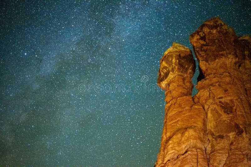 Notte stellata alle rocce del parco nazionale di arché fotografie stock Notte stellata alle rocce del parco nazionale di arché fotografie stock