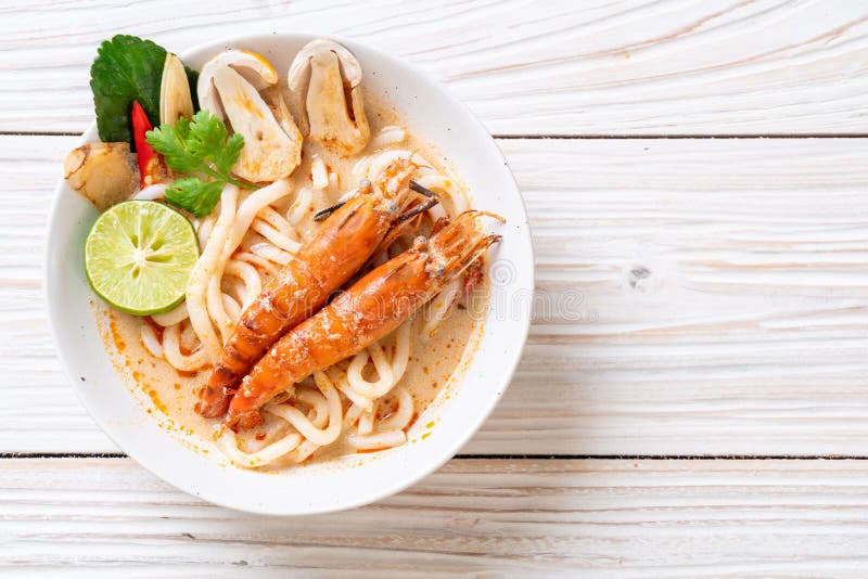 nouille de ramen ?pic?e d'udon de crevettes (Tom Yum Goong images libres de droits nouille de ramen ?pic?e d'udon de crevettes (Tom Yum Goong images libres de droits