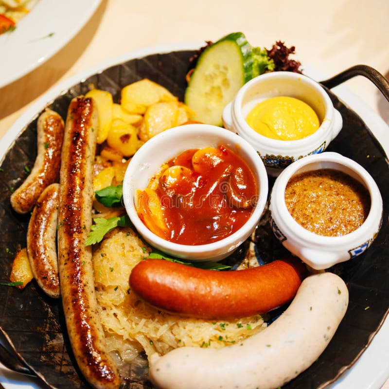 Nourriture Allemande Savoureuse Image stock Image du hock, bratwurst