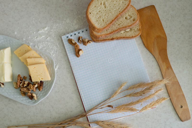 Nous faisons cuire un grand petit déjeuner photo libre de droits Nous faisons cuire un grand petit déjeuner photo libre de droits