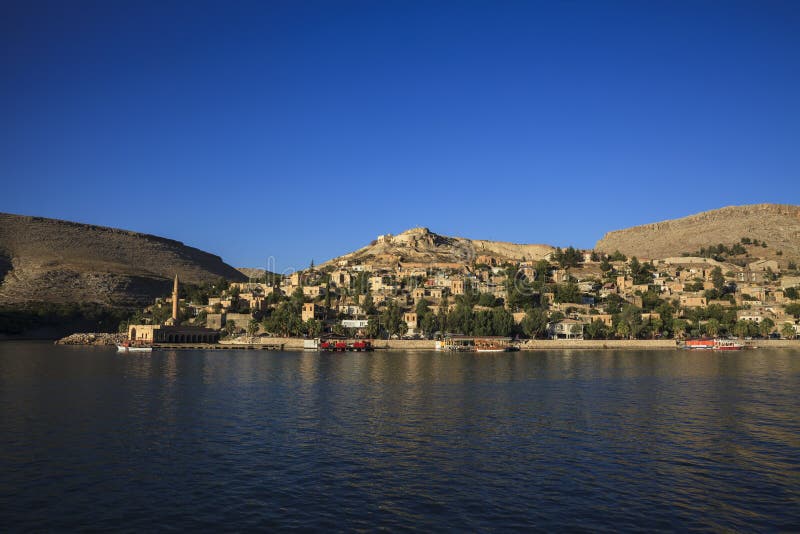Nouveau Halfeti Et La Rivière Euphrate Photo stock éditorial Image du