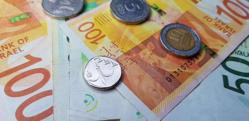 Nouveaux billets de banque israéliens de shekels de 100, de 50 et de pièces de monnaie de 5, 10, 1 image stock Nouveaux billets de banque israéliens de shekels de 100, de 50 et de pièces de monnaie de 5, 10, 1 image stock