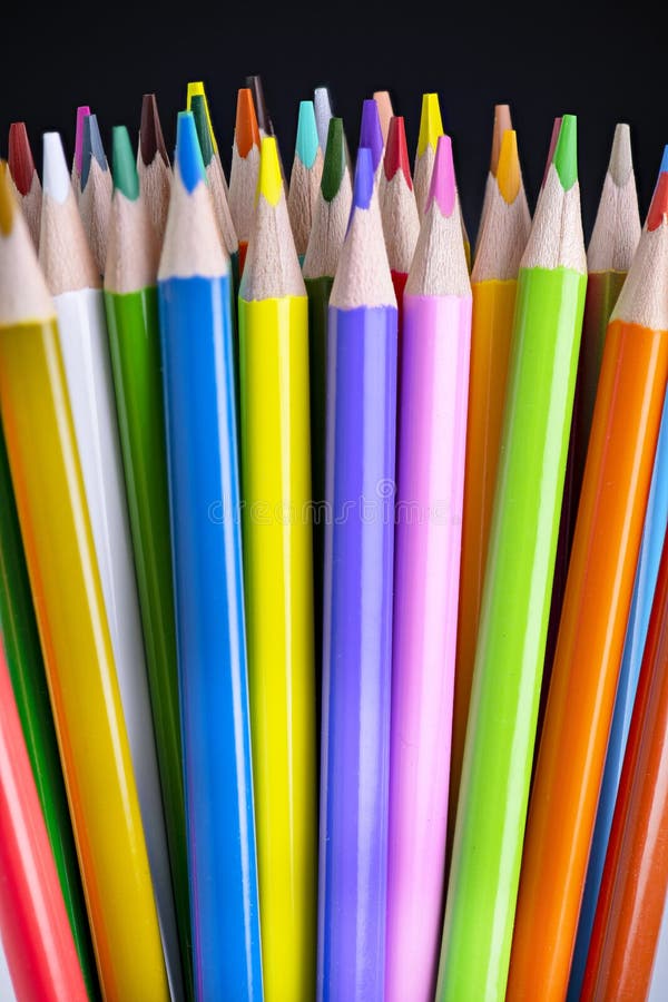 nouveaux crayons colorés vibrants et lumineux, photographie stock libre de droits nouveaux crayons colorés vibrants et lumineux, photographie stock libre de droits