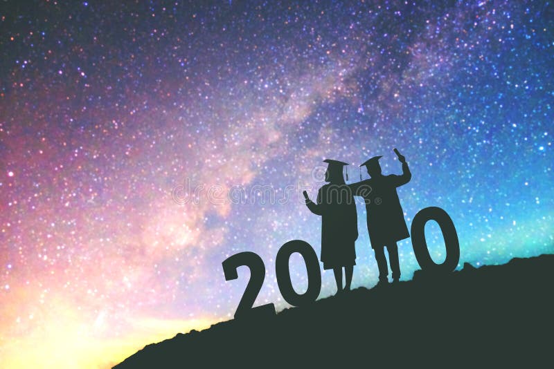 2020 Nouvel an Les Silhouettes sont diplômées en 2020 ans d'éducation concept de félicitations contexte sur la galaxie de la V photos libres de droits 2020 Nouvel an Les Silhouettes sont diplômées en 2020 ans d'éducation concept de félicitations contexte sur la galaxie de la V photos libres de droits