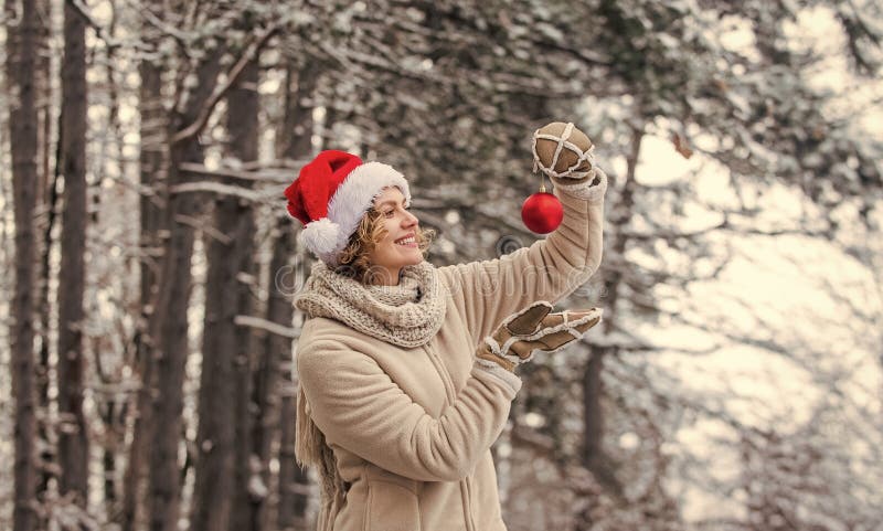 Nouvelle année. . jour de boxe. fêter Noël. vacances d'hiver. cadeau d'hiver. femme chaleureuse photographie stock libre de droits