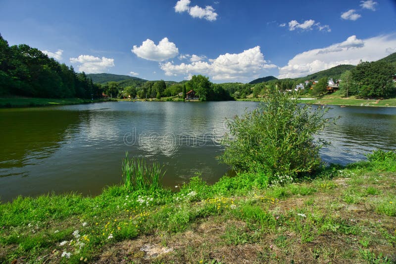 Jezero Tajch Nová Baňa v létě