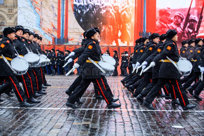 5. NOVEMBER 2016: Formelle Wiederholung der Parade, engagiert zum 7. November 1941 auf Rotem Platz in Moskau stockbild 5. NOVEMBER 2016: Formelle Wiederholung der Parade, engagiert zum 7. November 1941 auf Rotem Platz in Moskau stockbild