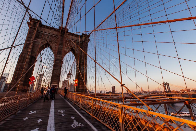 November 2015 goldene Stunde des Sonnenuntergangs auf Brooklyn-Brücke, New- Yorkuno lizenzfreie stockfotografie November 2015 goldene Stunde des Sonnenuntergangs auf Brooklyn-Brücke, New- Yorkuno lizenzfreie stockfotografie