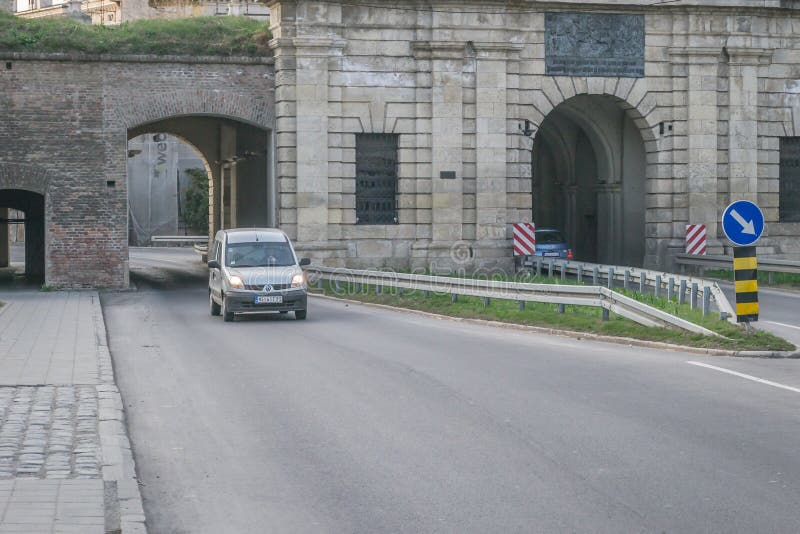 Novi Sad, Serbia - 16 marzo 2019: Vecchie pareti della fortezza di Petrovaradin fotografie stock Novi Sad, Serbia - 16 marzo 2019: Vecchie pareti della fortezza di Petrovaradin fotografie stock