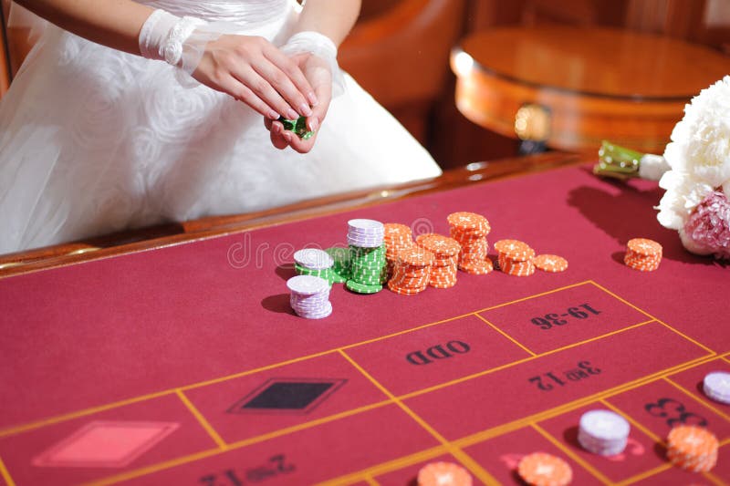 Novia en casino imágenes de archivo libres de regalías Novia en casino imágenes de archivo libres de regalías