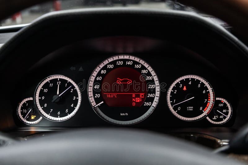 Novosibirsk Rosja, Luty, - 01, 2019: Mercedes-Benz klasa E 350 4MATIC obraz royalty free Novosibirsk Rosja, Luty, - 01, 2019: Mercedes-Benz klasa E 350 4MATIC obraz royalty free