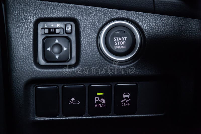 Novosibirsk, Rusia - 4 de diciembre de 2018: Mitsubishi Outlander foto de archivo libre de regalías Novosibirsk, Rusia - 4 de diciembre de 2018: Mitsubishi Outlander foto de archivo libre de regalías