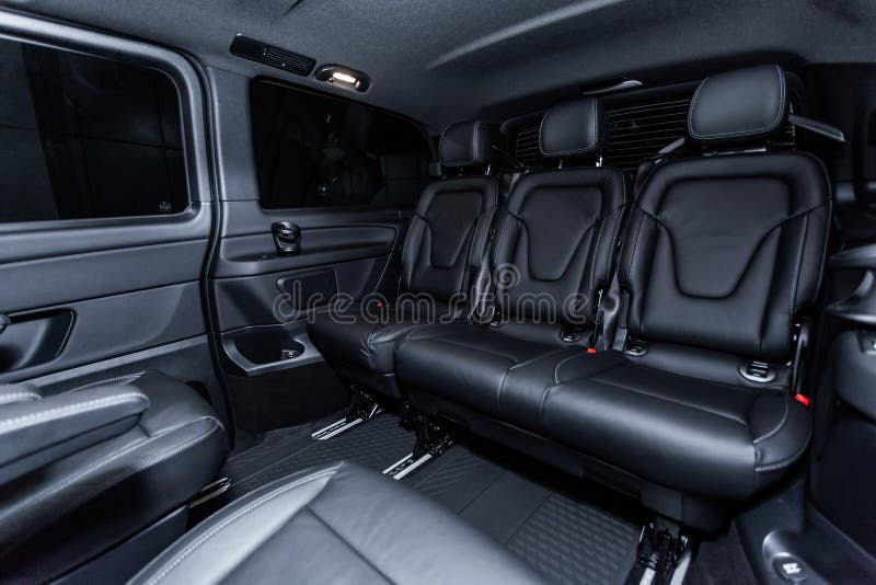Novosibirsk, Rusland - December 04, 2018: Mercedes-Benz-v-klasse royalty-vrije stock afbeeldingen Novosibirsk, Rusland - December 04, 2018: Mercedes-Benz-v-klasse royalty-vrije stock afbeeldingen