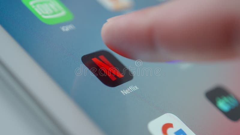 NOVOSIBIRSK, RUSSIA - JANUARY 5, 2020: Man Clicks on Kwai Icon App on  Tablet PC Editorial Photo - Illustration of kwai, clip: 175575501