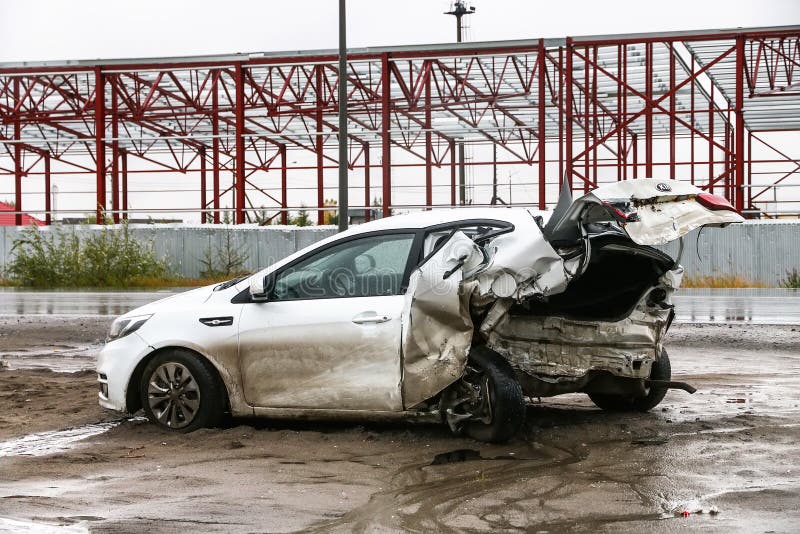 Coche accidentado Kia Rio fotografía editorial. Imagen de dañado - rio chocado Coche accidentado Kia Rio fotografía editorial. Imagen de dañado -