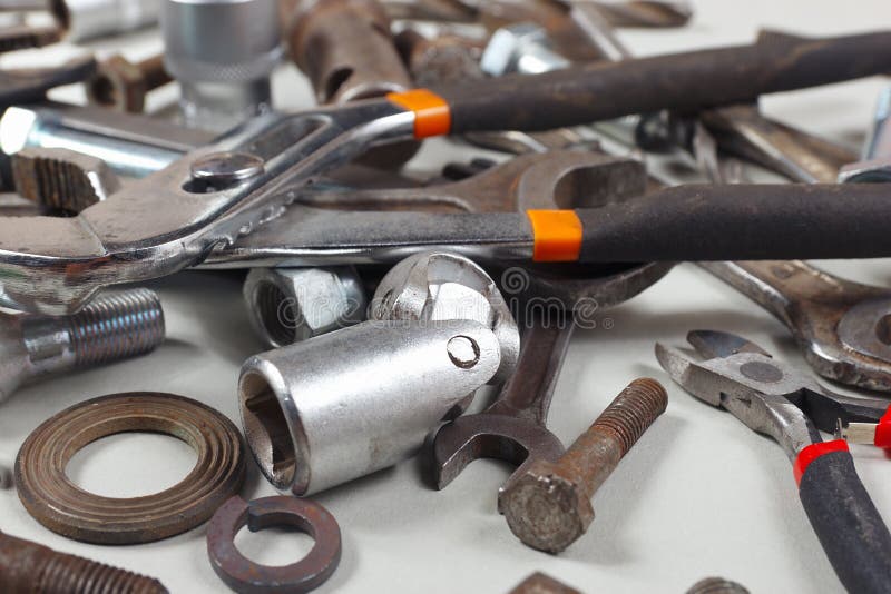Nowi i starzy wyrwania dokrętki, rygle i dokrętki dla machinalnej pracy zbliżenia, zdjęcia stock Nowi i starzy wyrwania dokrętki, rygle i dokrętki dla machinalnej pracy zbliżenia, zdjęcia stock