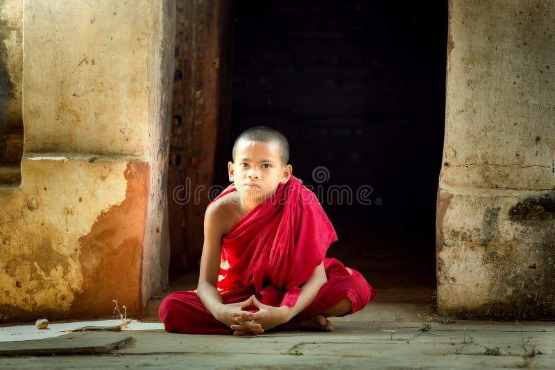 Nowicjusza mnich buddyjski w Bagan fotografia stock Nowicjusza mnich buddyjski w Bagan fotografia stock