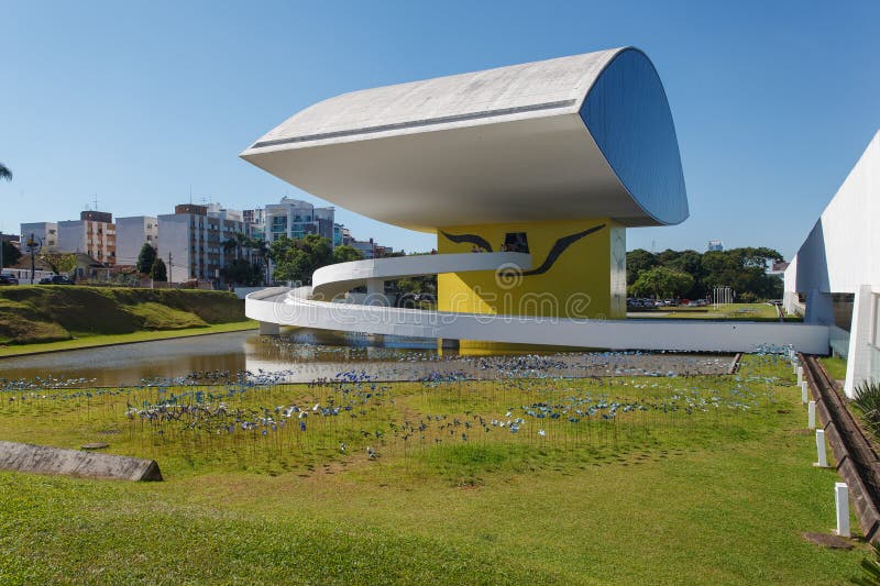 Nowoczesna architektura muzeum Oscara Niemeyera wygląda jak oko w Curitiba Parana Brazylia fotografia stock