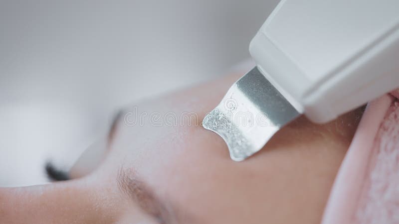 Nowoczesne leczenie piękności w klinice medycznej i salonie spa salon widok ultradźwiękowej czyszczenia twarzy zbiory
