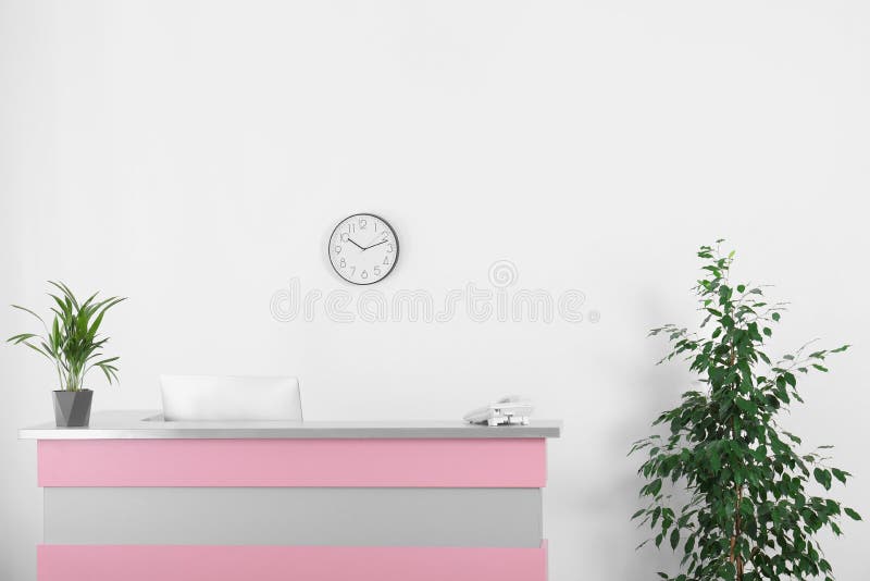 Nowożytny recepcyjny biurko w piękno salonie ilustracji Nowożytny recepcyjny biurko w piękno salonie ilustracji