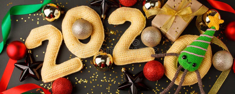 Nowy rok dekoracji na 2020, Boże Narodzenie lub nowy rok dekoracji klatek transparentów w kolorach złotych na ciemnym czarnym tle obrazy stock Nowy rok dekoracji na 2020, Boże Narodzenie lub nowy rok dekoracji klatek transparentów w kolorach złotych na ciemnym czarnym tle obrazy stock