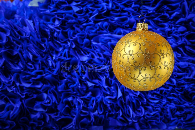Noël et la nouvelle année joue des décorations sur le fond vibrant de scintillement image libre de droits Noël et la nouvelle année joue des décorations sur le fond vibrant de scintillement image libre de droits