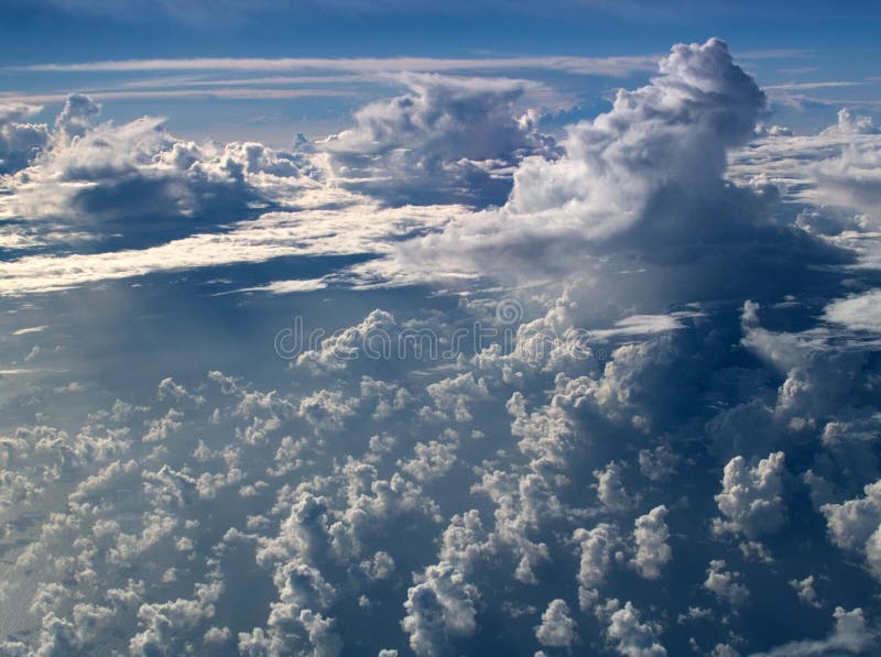 Nuages au-dessus d'Océan atlantique photographie stock libre de droits Nuages au-dessus d'Océan atlantique photographie stock libre de droits