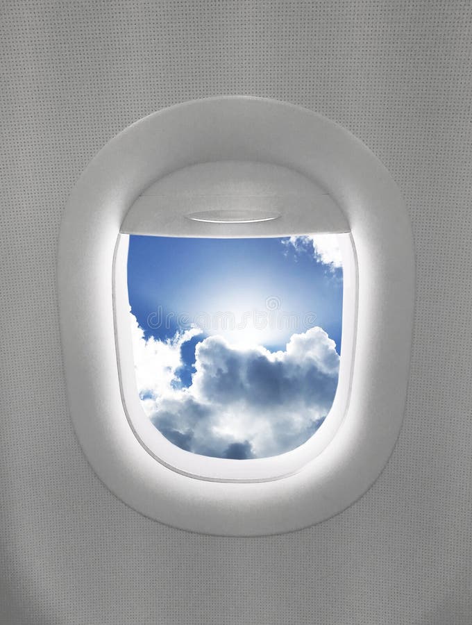 Nuages de ciel bleu de fenêtre d'avion d'isolement photos libres de droits Nuages de ciel bleu de fenêtre d'avion d'isolement photos libres de droits