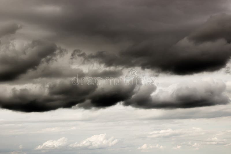 Nuages de tempête foncés 1690 photo stock Nuages de tempête foncés 1690 photo stock