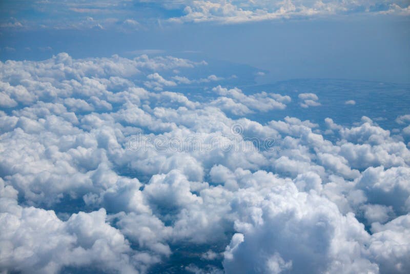 Nube del cielo, visión superior desde el avión imágenes de archivo libres de regalías Nube del cielo, visión superior desde el avión imágenes de archivo libres de regalías