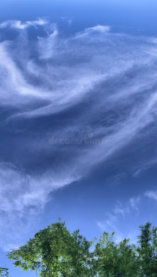 Nubes Brillantes Y Cielos Azules 16 9 Fondo De Pantalla Vertical Foto de archivo - Imagen de azul, fondos: 184972192 Nubes Brillantes Y Cielos Azules 16 9 Fondo De Pantalla Vertical Foto de archivo - Imagen de azul, fondos: 184972192