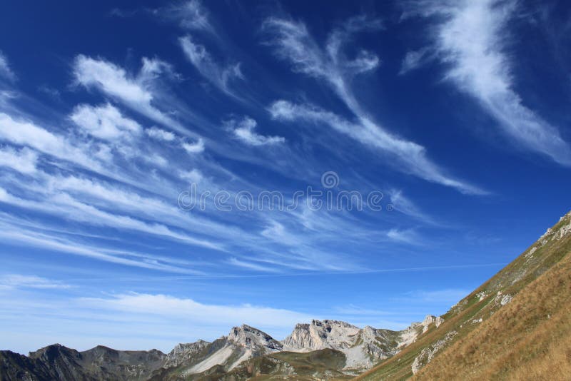 Nubes de cirro macedónicas imágenes de archivo libres de regalías Nubes de cirro macedónicas imágenes de archivo libres de regalías