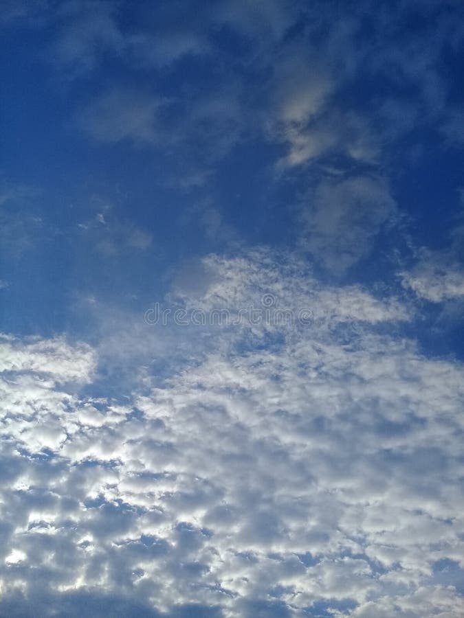Nubes en el cielo. Clouds in the sky.