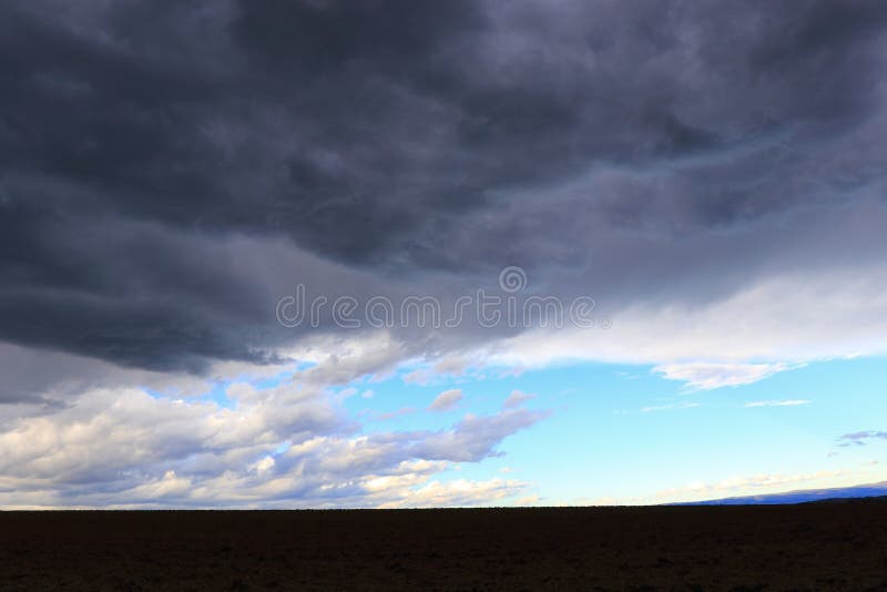 Nubes negras y tempestuosas imágenes de archivo libres de regalías
