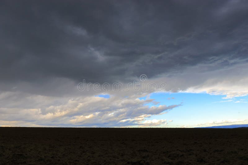 Nubes negras y tempestuosas fotografía de archivo libre de regalías