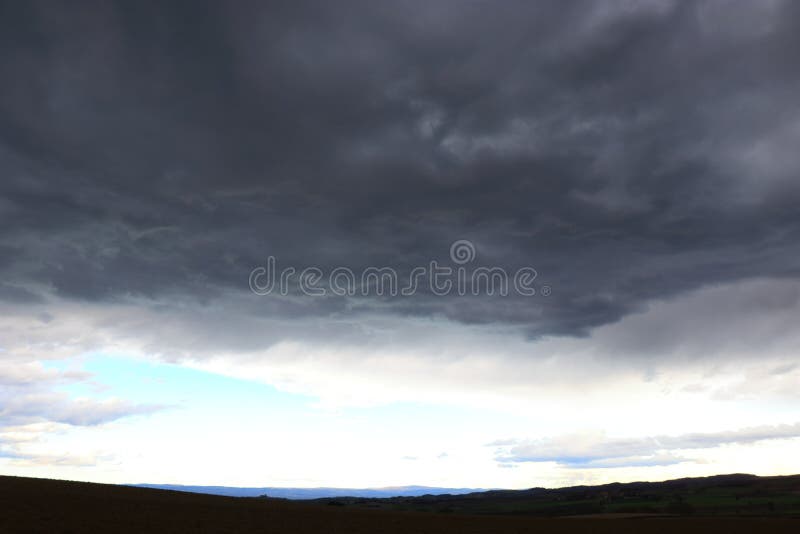 Nubes negras y tempestuosas foto de archivo libre de regalías