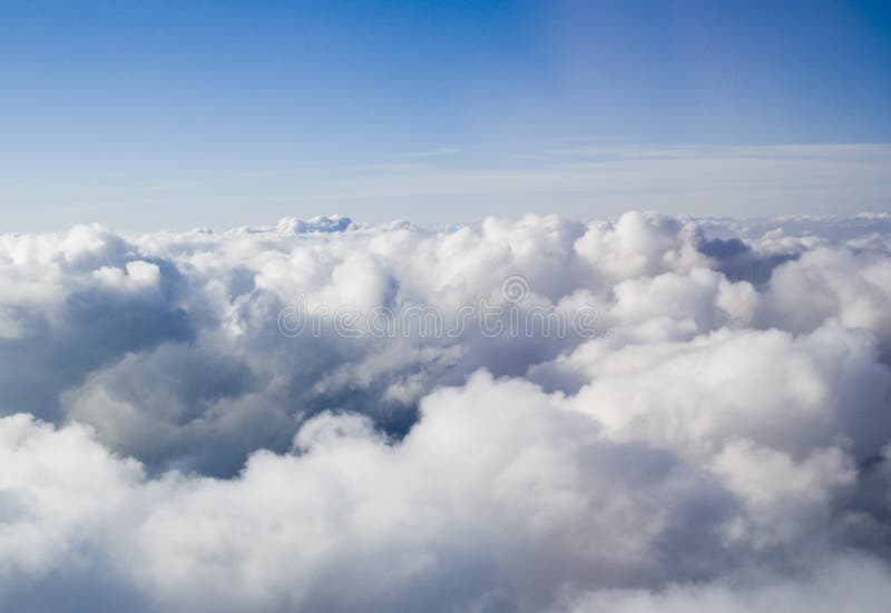 Nubi dalla parte superiore fotografia stock libera da diritti Nubi dalla parte superiore fotografia stock libera da diritti